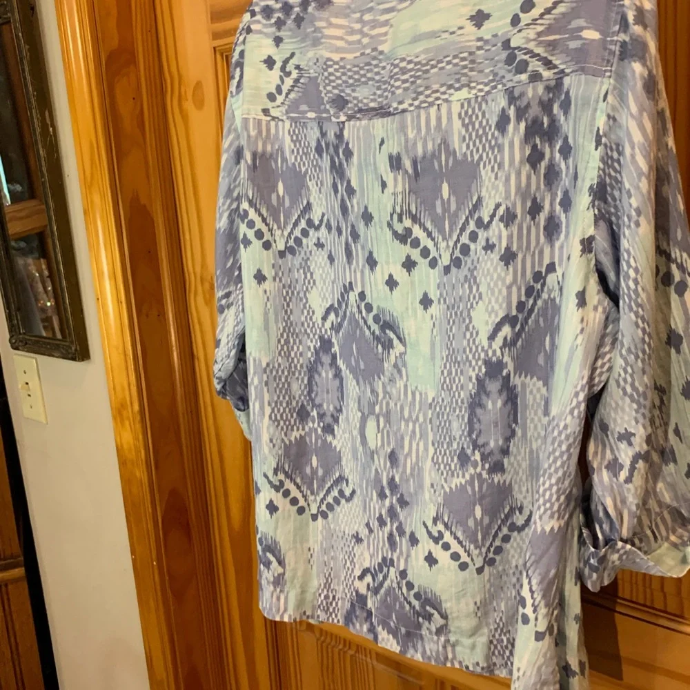 Ruby Rd. Blue and White Patterned Blouse - Picture 4 of 7